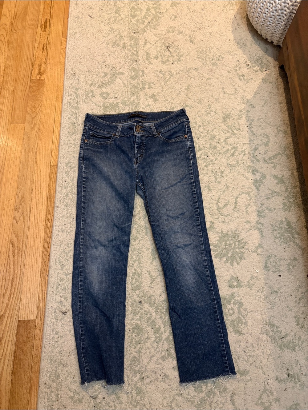 Classic Women's Dark Blue Levi’s Denim Jeans
